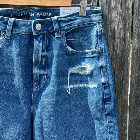 American Eagle outfitters Distressed & Ripped   HIGH RISE MOM JEANS NWT - Picture 2 of 9